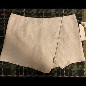 Kensie Womens White Shorts/Skot, size XL. (SH02)